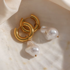 Lavish Exquisite Water Drop Earrings